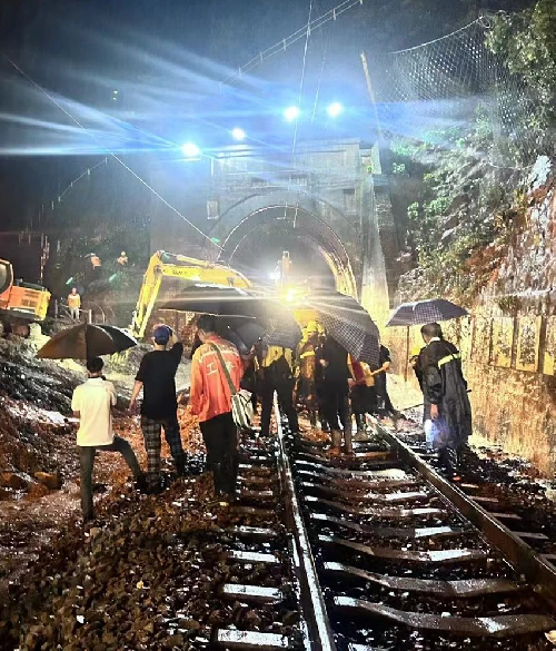 华荣照明驰援辰溪铁路抢险