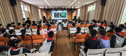 科技点亮“视”界，关爱照亮未来 ——“健康照明护眼关爱”科普讲座走进浦三路小学